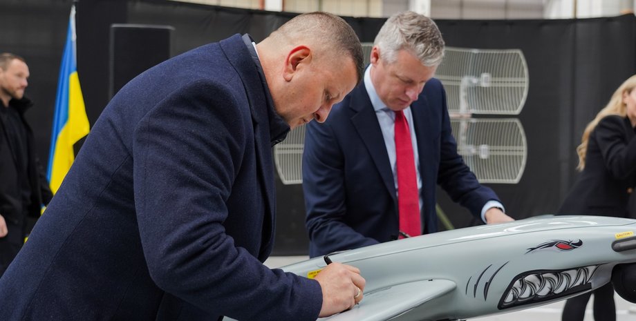 Залужний: Україна відкриває завод ВПК