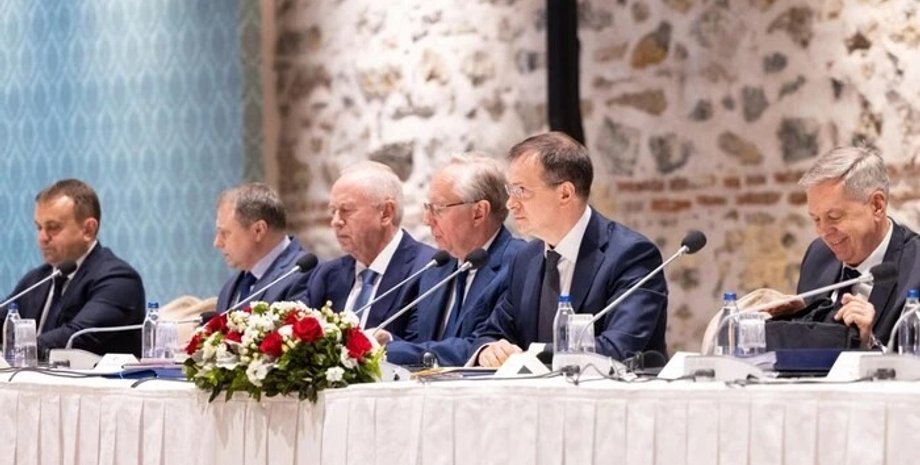 Российская делегация на переговорах в Стамбуле