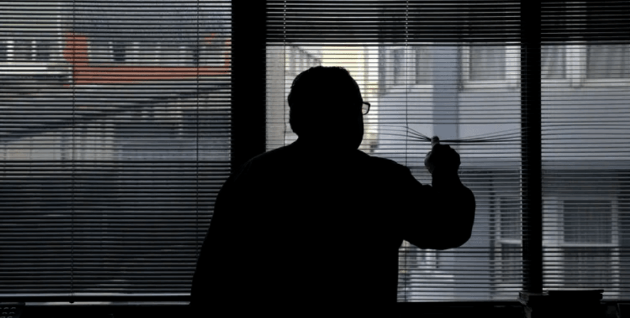 Жінка з Іспанії 16 років симулювала німоту, щоб отримувати виплати від страхової компанії, всі подробиці