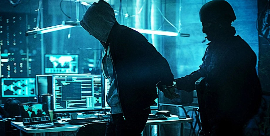 Полиция арестовывает хакера хакер, арест