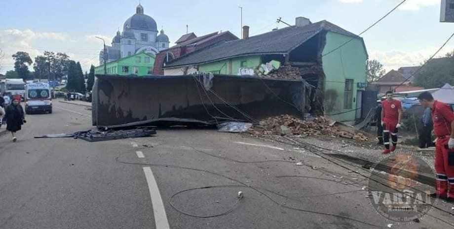 Вантажівка влаштував смертельне ДТП в Рудках