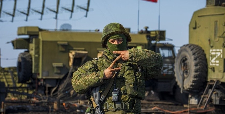 Das russische Militär machte 30 Schläge von FAB-500 in ukrainischen Positionen i...