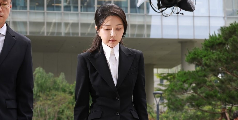 кім кон хі перша леді південної Кореї суд