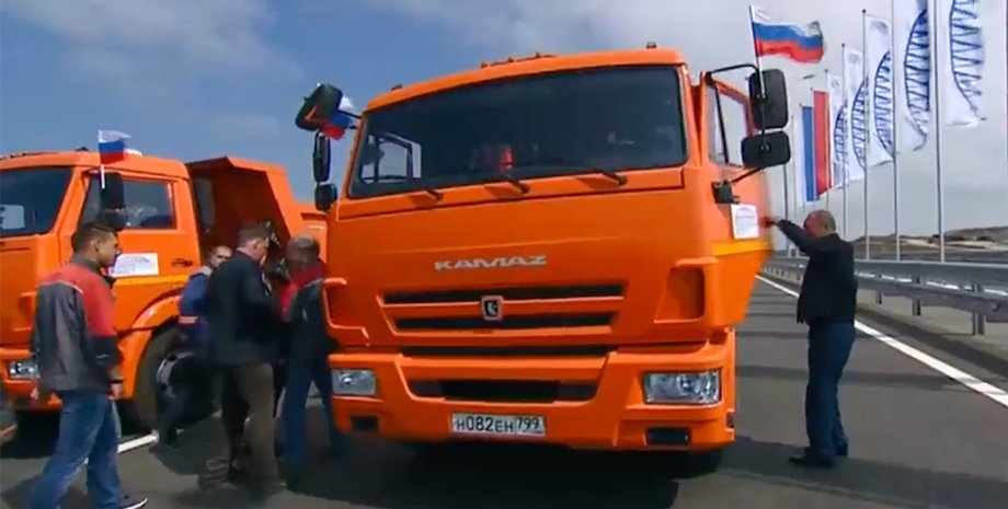 Владимир Путин (справа) / Скриншот: НТВ / YouTube