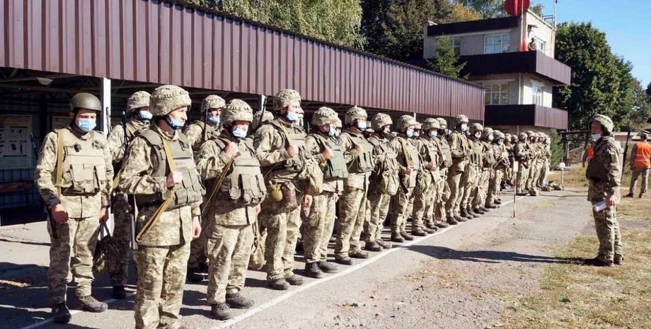 отряд ТрО, бойцы на построении