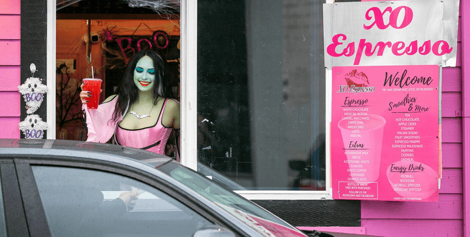 Дівчина, жінка, бариста, кава, кафе, машина, авто,