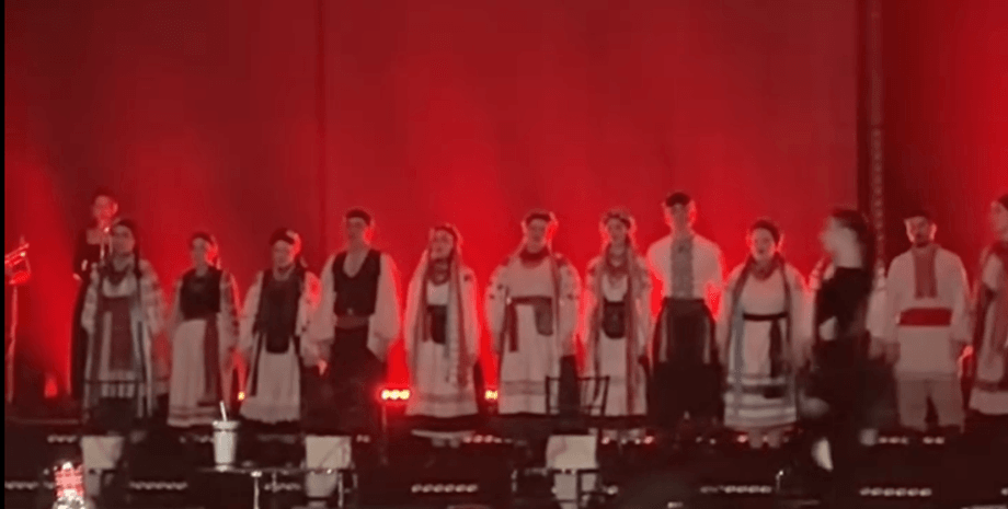 Хор исполнил новую песню Алены Омаргалиевой я не пьяна я просто влюблена