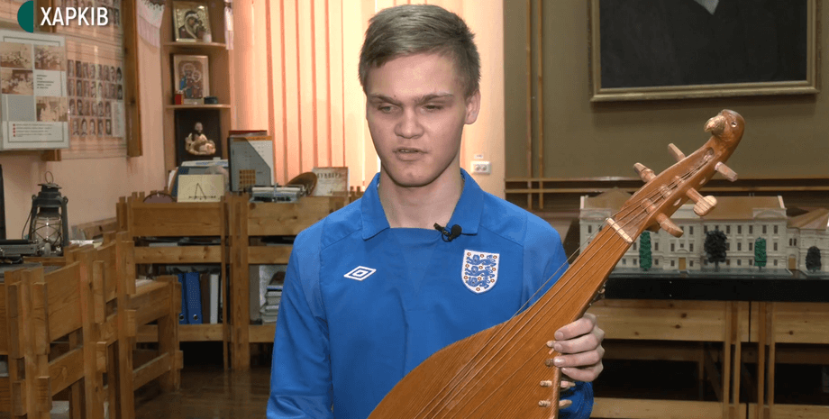 підліток зібрав бандуру