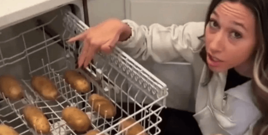 Девушка моет картошку в посудомойке, посудомоечная машина, картошка, овощи, рождественский ужин, лайфхаки, как мыть картошку