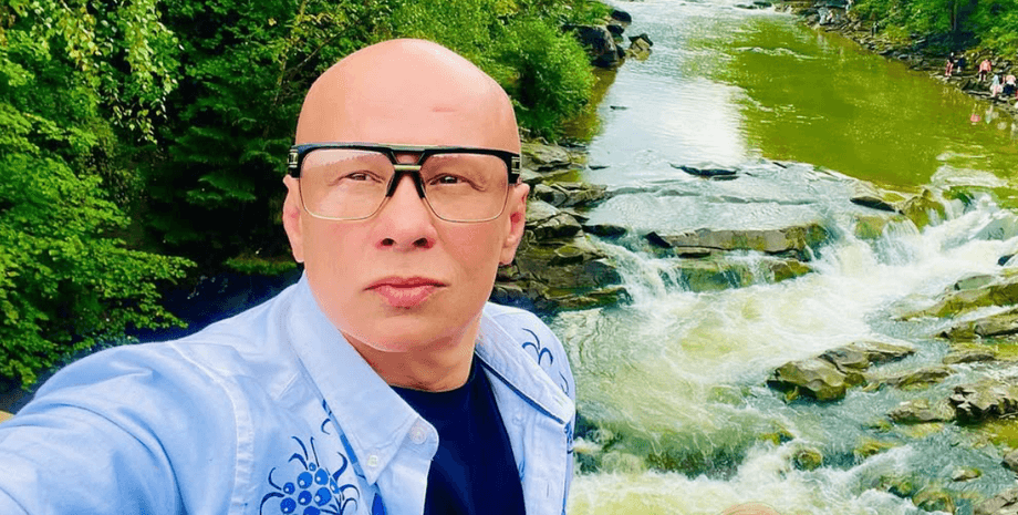 продюсер Олексій Гончаренко показав зруйновану квартиру після обстрілу