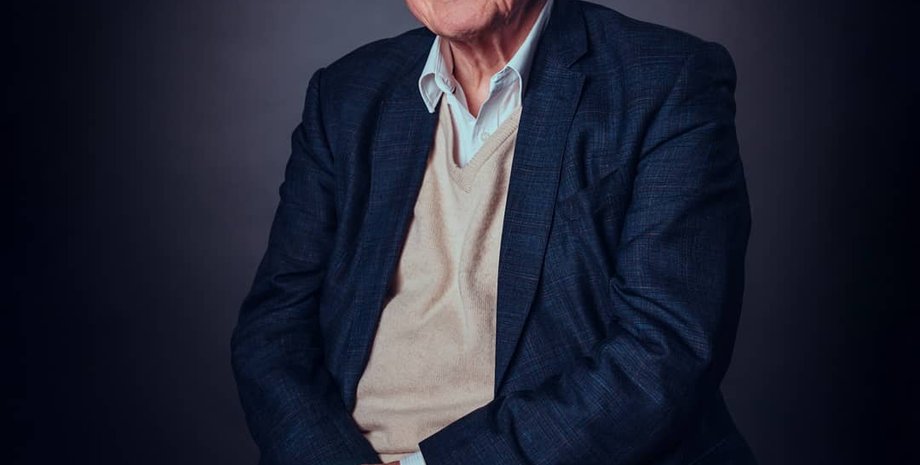 Девідом Аттенборо, телеведучий