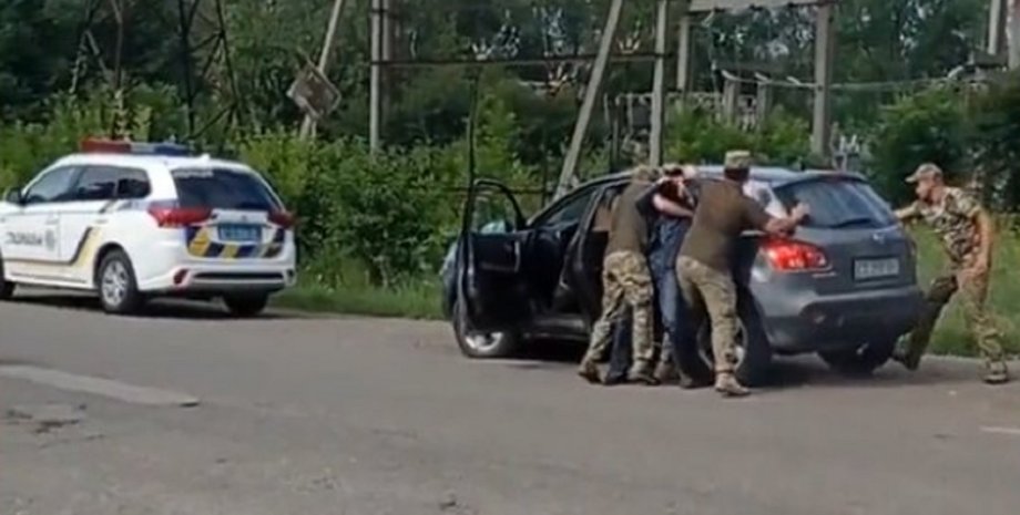 конфлікти з військкоматами, відео сутичка на дорозі, конфлікти на дорозі