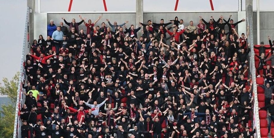 Футбольные фанаты