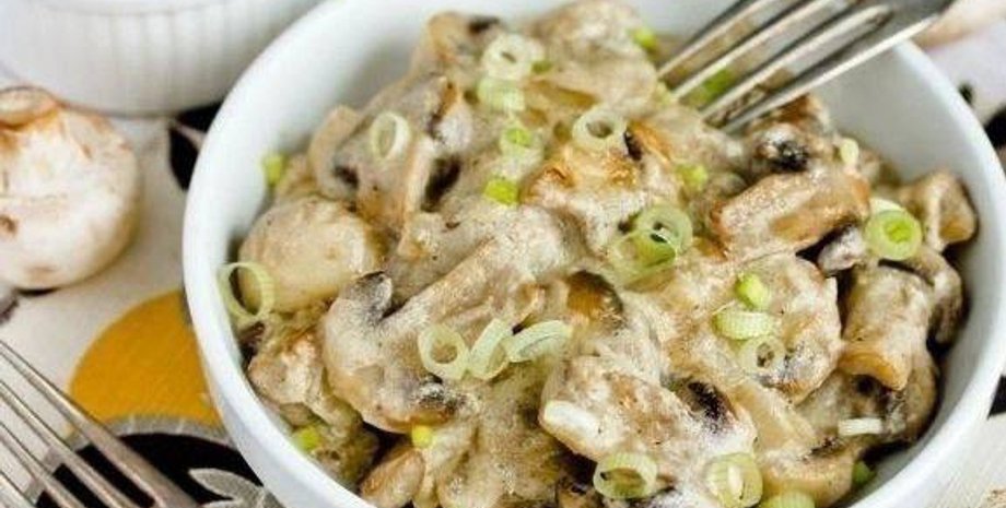 грибы в сметане