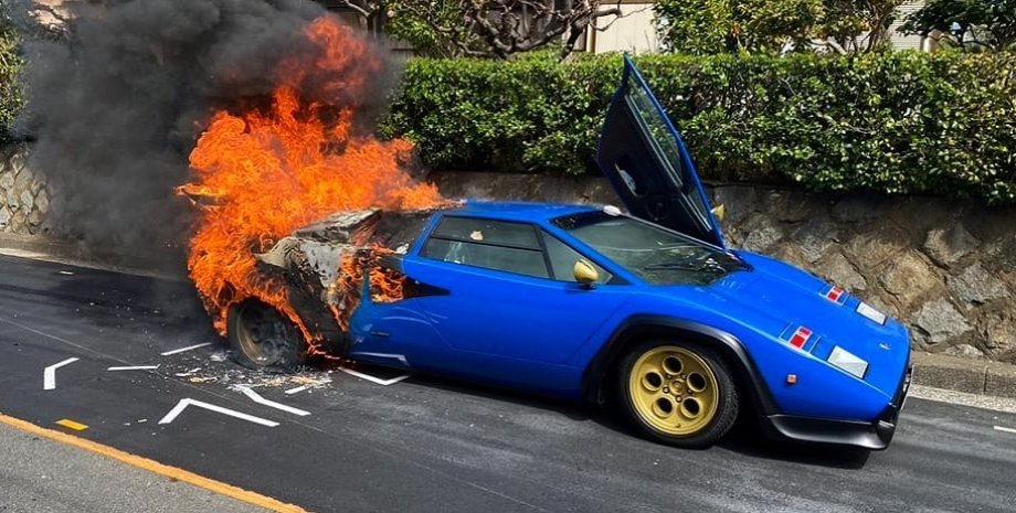 Lamborghini Countach, пожар в авто, загорелся суперкар, пожары Lamborghini