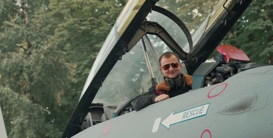 Тарас Чмут, макет самолета, анонс