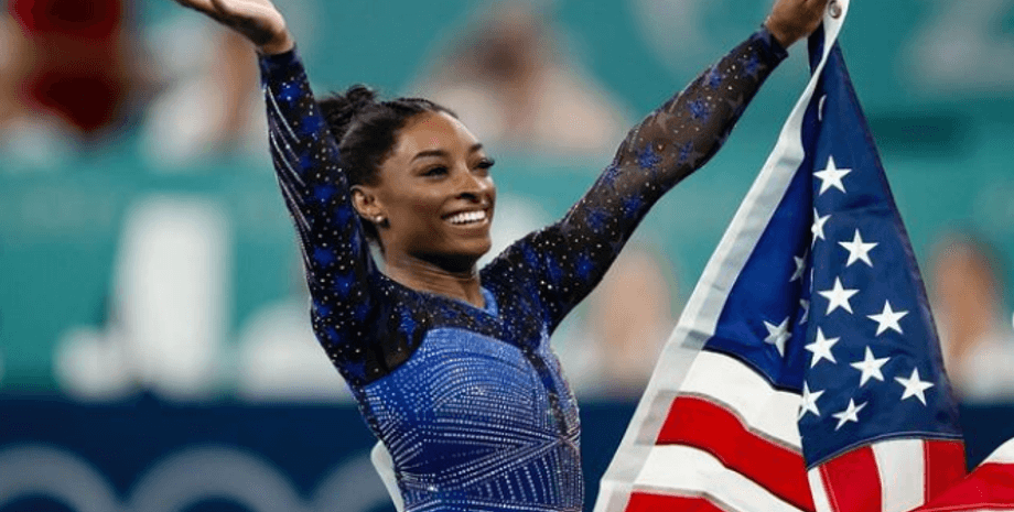 Симона Байлз, флаг США