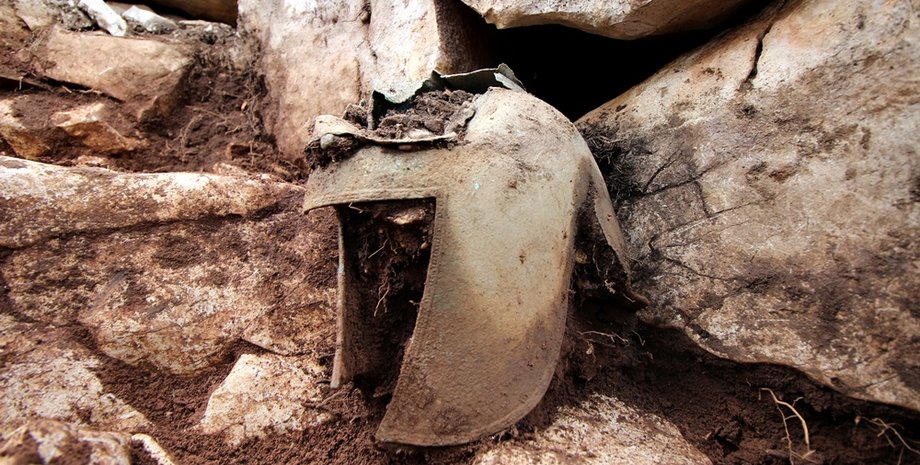 шлем, гробница, иллирийский шлем, древнегреческий воин, хорватия