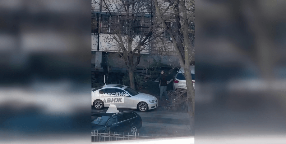 Вооруженный человек Мужчина устроил стрельбу в Киеве