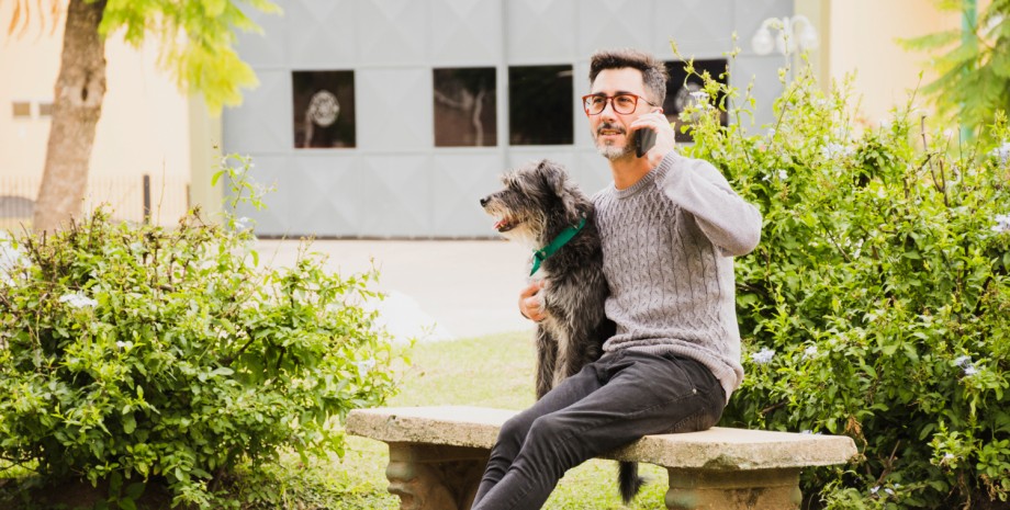 Собака постоянно лазит на его территории и доставляет хлопоты "Страшно выйти на улицу": сосед и его собака превратили жизнь мужчины в ад