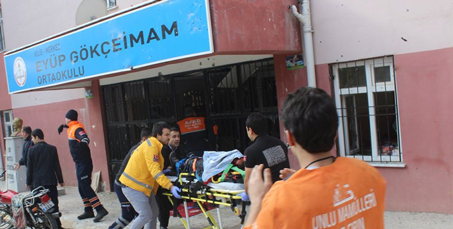 Пострадавшая от обстрела турецкая школа / Фото: twitter.com/yenisafakEN