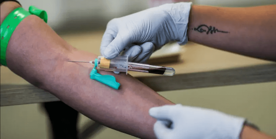 анализ крови, укол, шприц