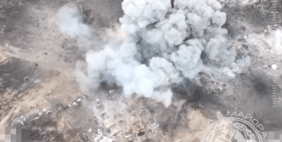 последствия удара, столб дыма