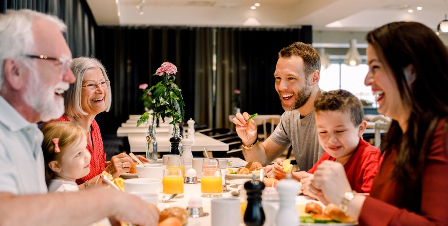 Зустріч хлопця із сім'єю дівчини перетворилася на конфлікт з її батьком: що сталося