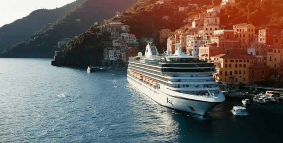 Корабль в порту