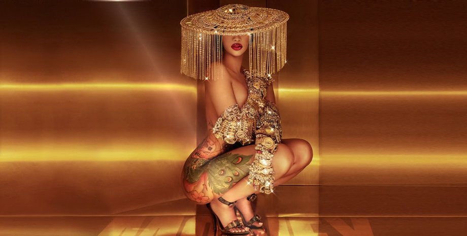 Кадр из клипа Cardi B "Money"