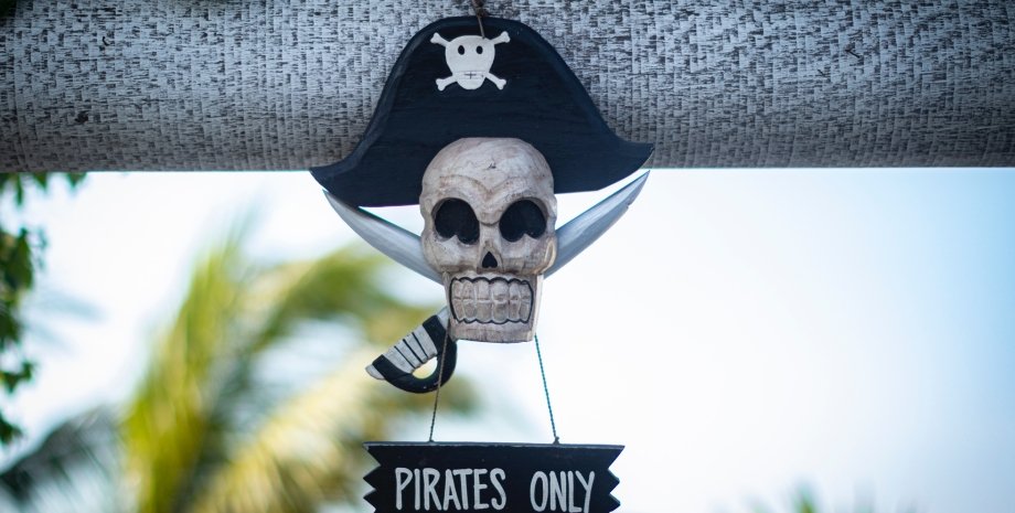 Пираты, Пиратские повязки на глаза, Пиратские мифы, Историческая достоверность, Пиратский наряд, Черная борода, Пиратская мода, Морские легенды, Улучшение зрения пиратов, Пиратские легенды