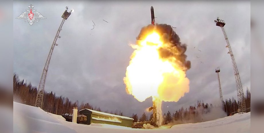 Ракета російського стратегічного ракетного комплексу «Ярс» під час випробувань десь у Росії.