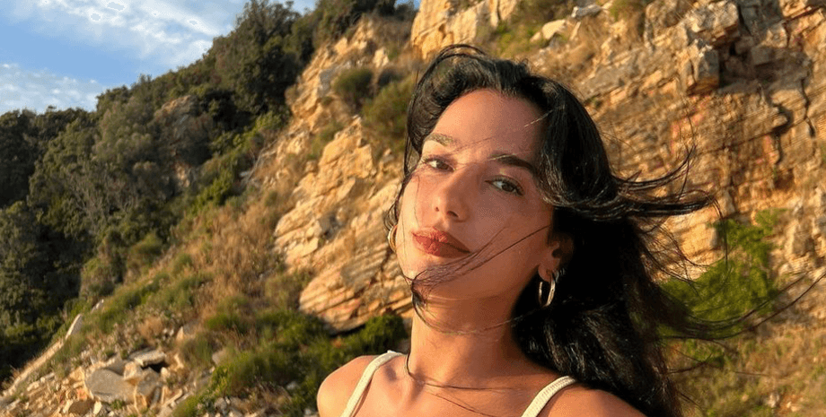 Дуа Липа, Дуа Липа в Албании, Дуа Липа стиль, Дуа Липа платье, Дуа Липа косово, адриатическое море, платье на лето