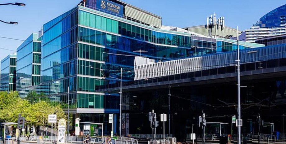 Сцена содержала жестокое обращение с детьми