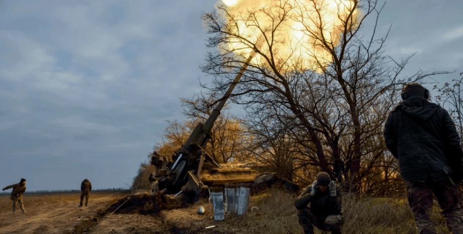 пушка, выстрел из пушки, украинские военные, деревья