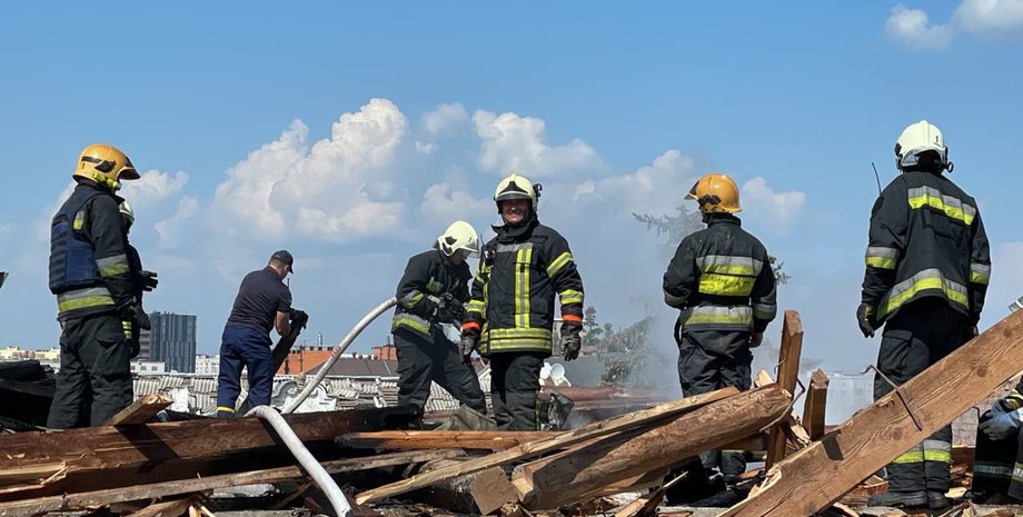 Пожар, обстрел, ракетный удар, Чернигов, выставка дронов, война в Украине