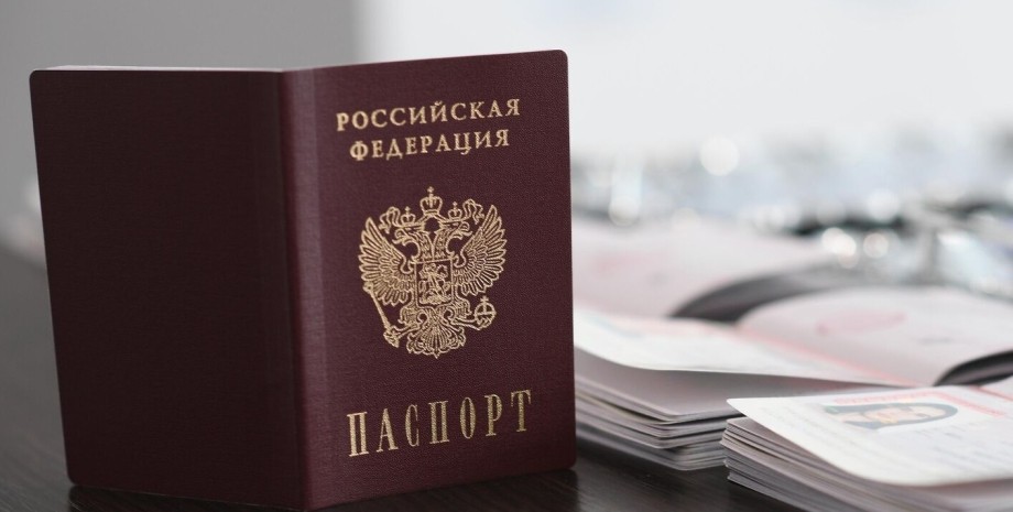 російський паспорт, паспорт РФ, видача паспорта, українці, окуповані території