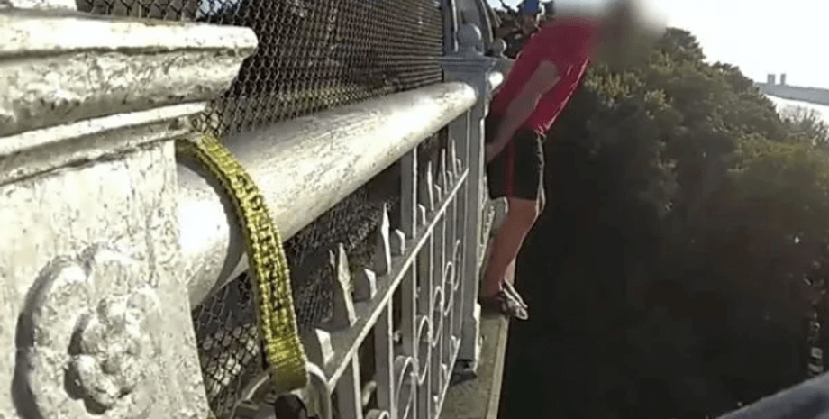 Нью-Йорк, американский полицейский, самоубийца, мост, эстакада, служба экстренной помощи