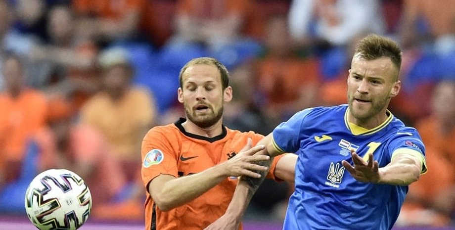 футбол, борьба за мяч, фото