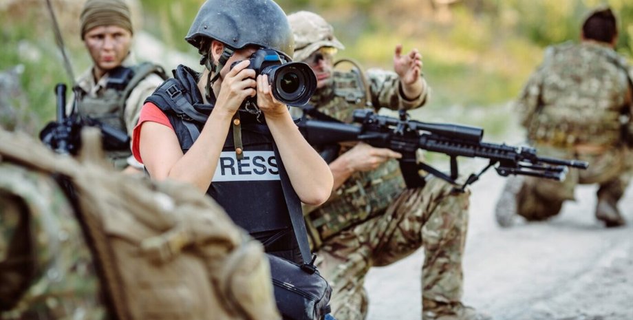 Журналисты попали под обстрел под Бахмутом