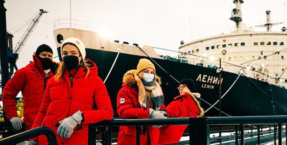 Наталья Водянова на ледоколе "Ленин" в Мурманске