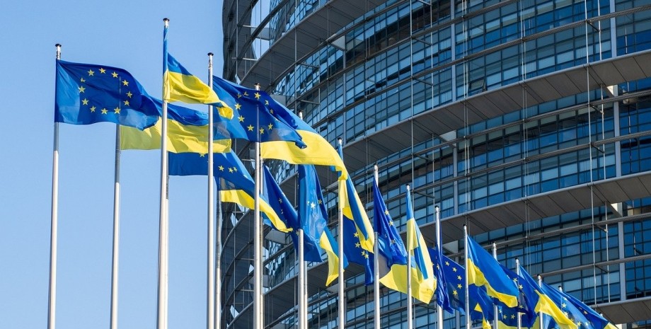 Прапори України та Євросоюзу, фото