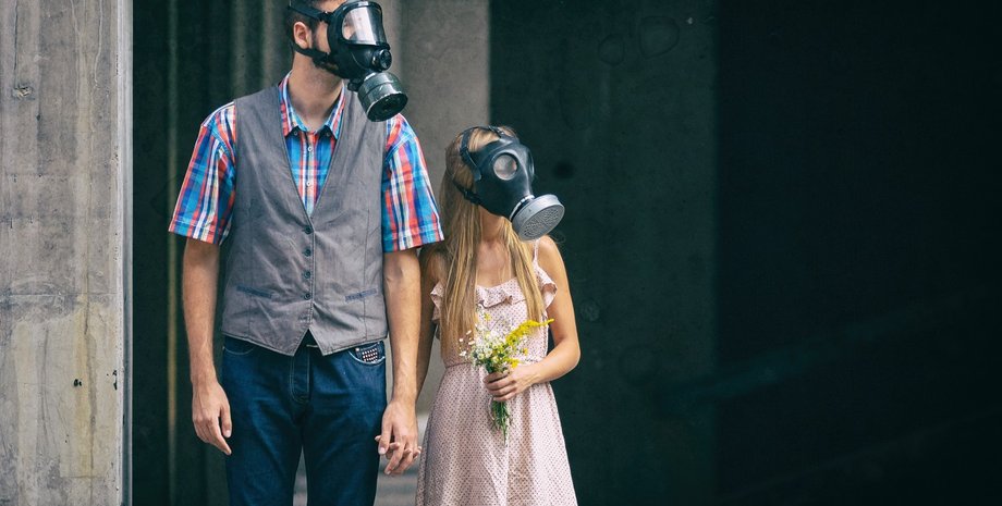 химическая угроза, пара в противогазах, противогазы, средства индивидуальной защиты