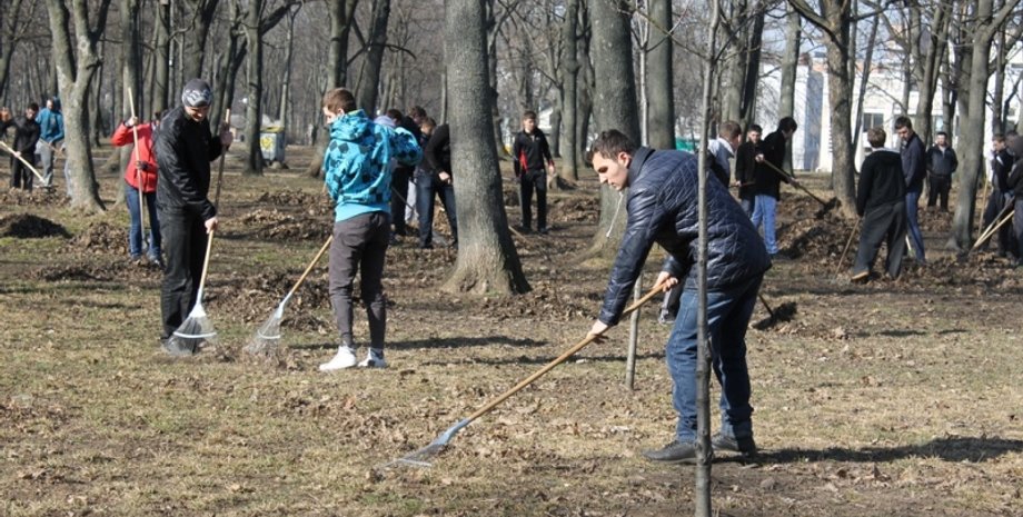 діти працюють