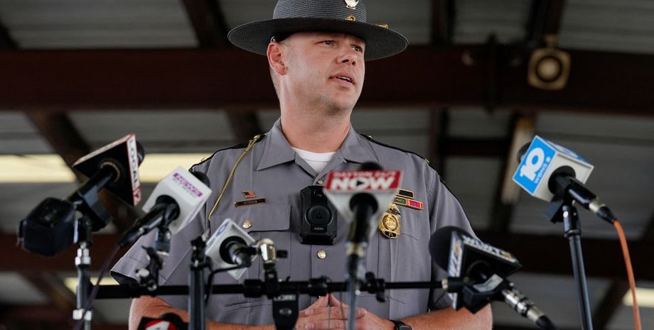 нападение на здание ФБР, в США застрелили нападавшего, сторонники Трампа, атака на ФБР