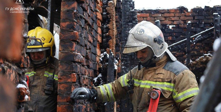 Пожарный, Харьков, обстрел 10 февраля, пожар, война в Украине, фото