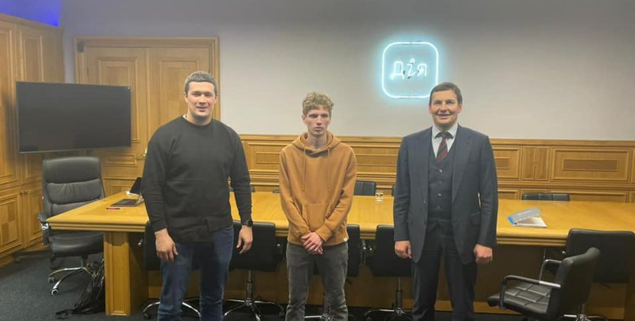 Евгений Енин, хакер-самоучка, Минцифры