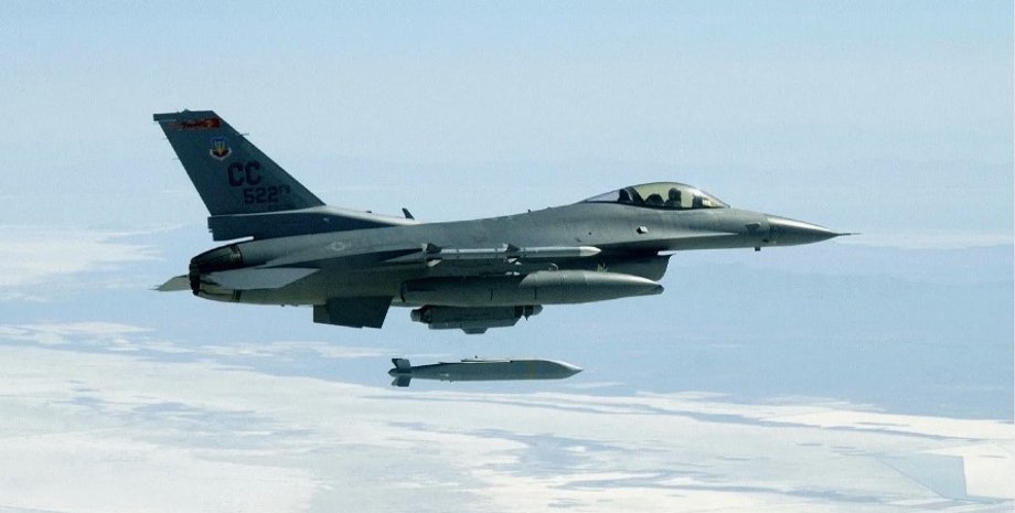 Винищувач F-16