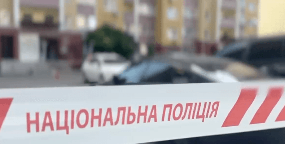 Стрічка національної поліції на місці вбивства полковника СБУ Івана Воронича