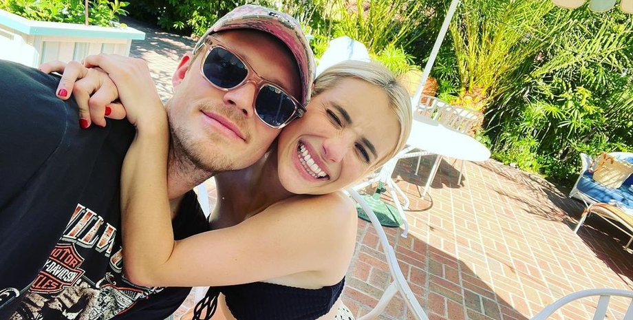 Емма Робертс, Коді Джон, парасолька, рослини